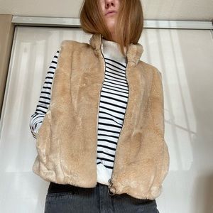 💫SOLD💫Ann Taylor Loft Faux Fur Tan Zip Vest